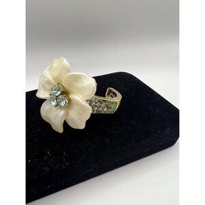 Signed Heidi Daus China Glamourous Gardenia Crystal Resin Floral Bracelet